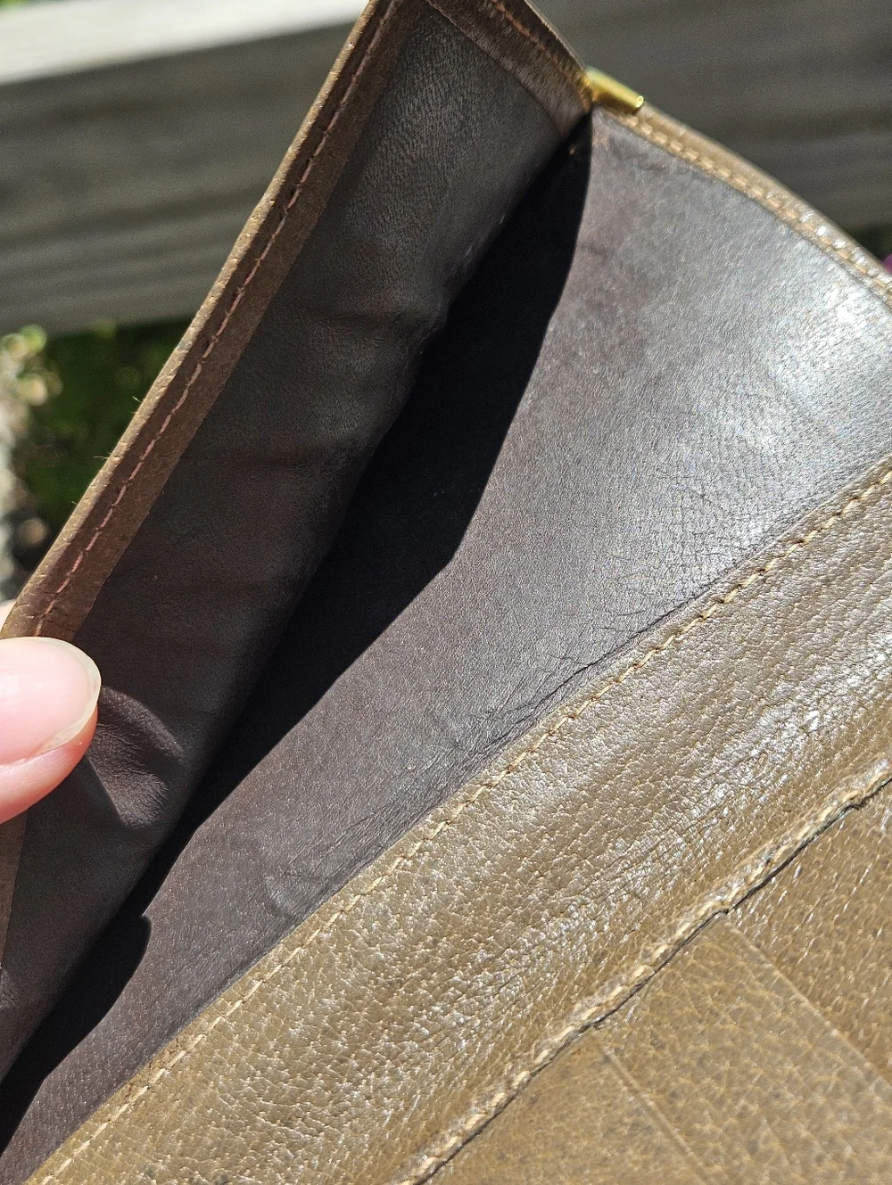 Vintage Gucci Bifold Wallet - Picture 8 of 9